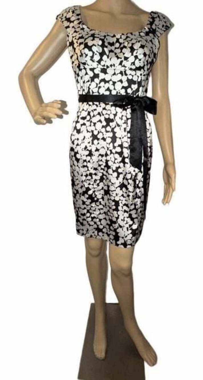 Maggy London Petite Black and White Floral Print Cap Sleeve Sheath Dress